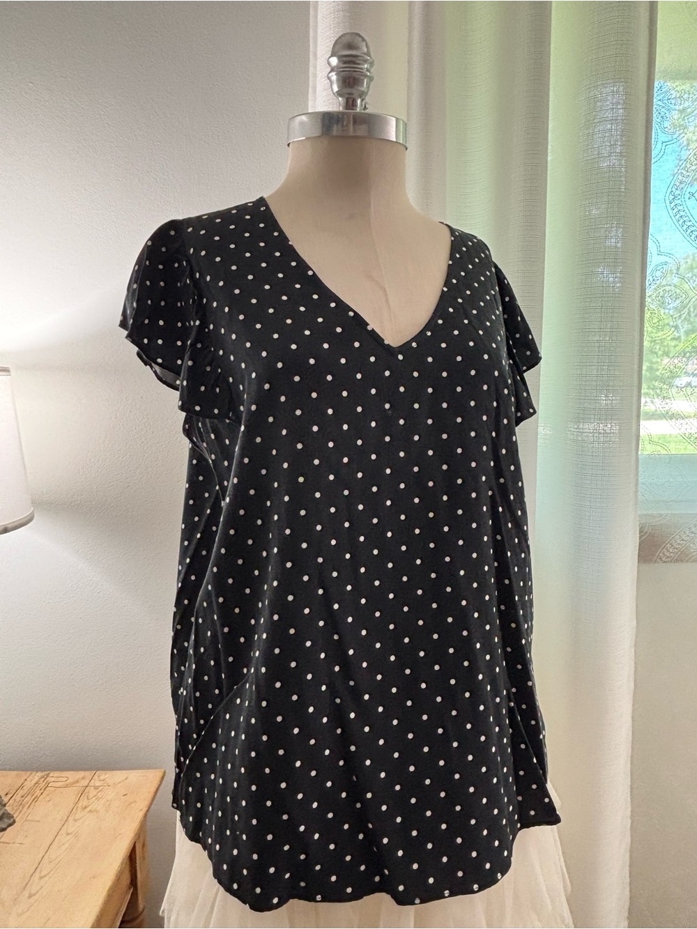 Old Navy Black Polka Dot V-Neck Flutter Sleeve Top, L, VGUC